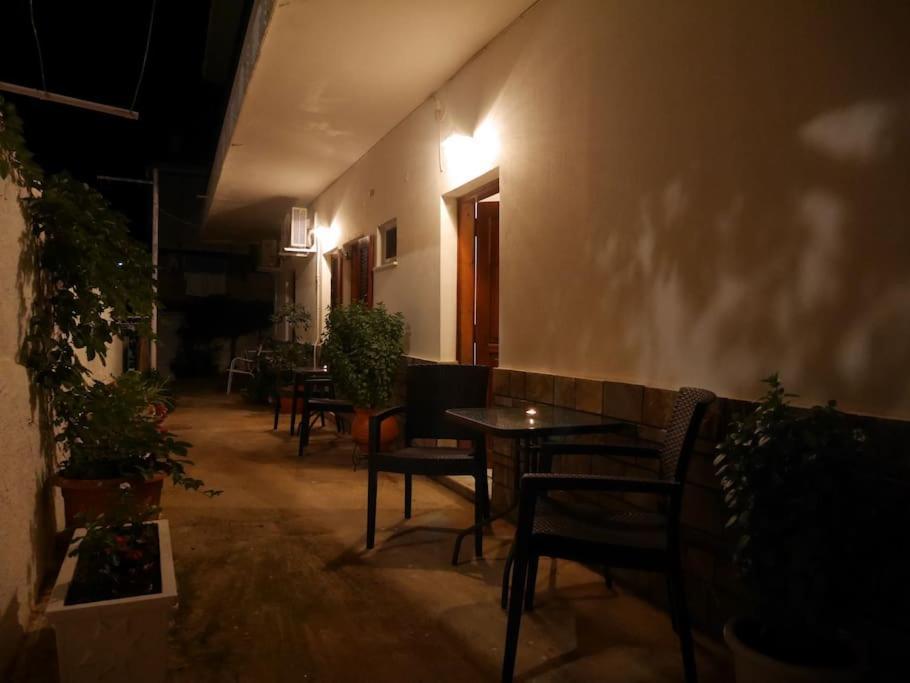 Chrysoula'S Welcoming Triple Room With Yard Monemvasía Exteriör bild