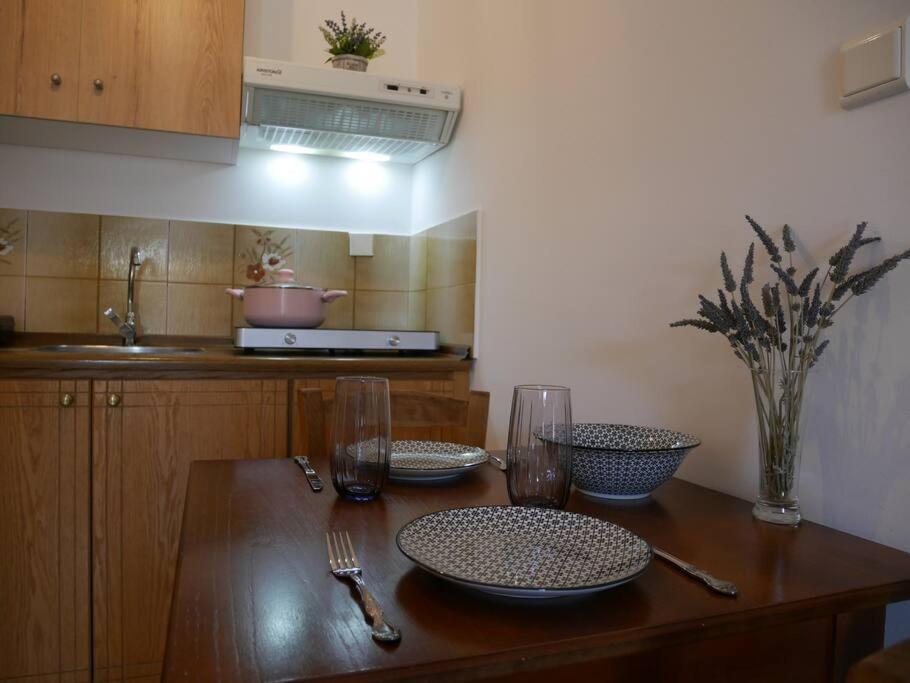 Chrysoula'S Welcoming Triple Room With Yard Monemvasía Exteriör bild